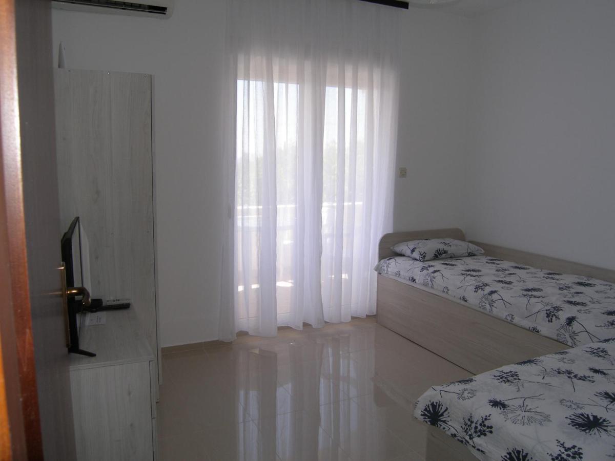 Apartmani Matela Petrcane Esterno foto