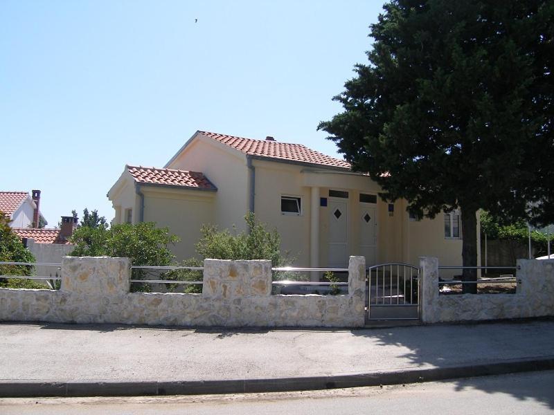 Apartmani Matela Petrcane Esterno foto