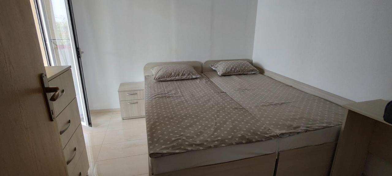 Apartmani Matela Petrcane Esterno foto